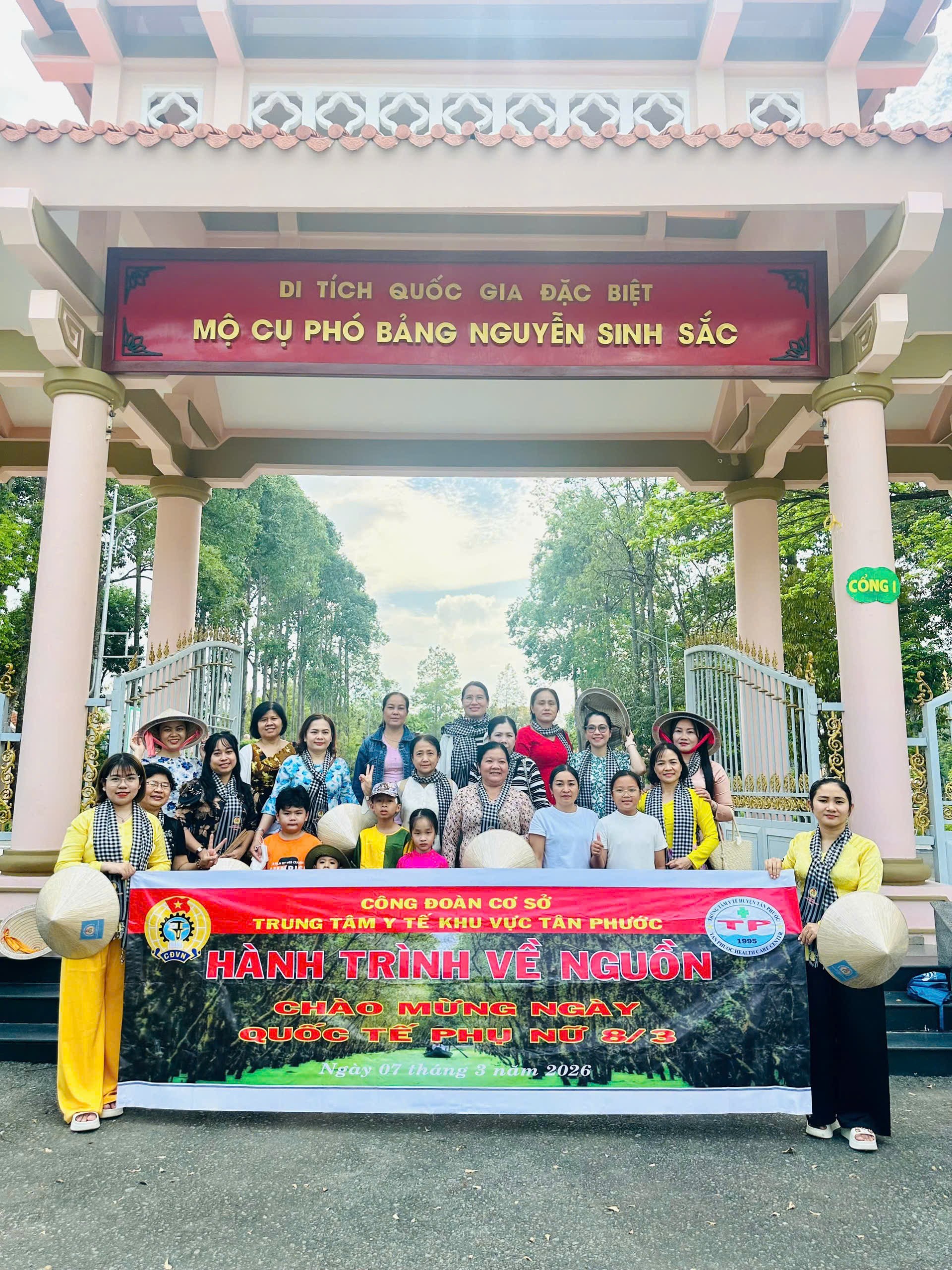 HOẠT ĐỘNG “VỀ NGUỒN” Ý NGHĨA NHÂN DỊP NGÀY QUỐC TẾ PHỤ NỮ 8/3