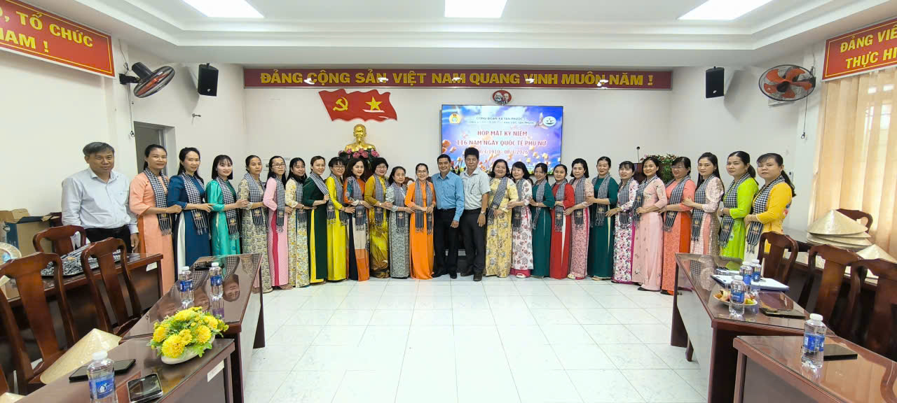 TRUNG TÂM Y TẾ KHU VỰC TÂN PHƯỚC HỌP MẶT (8/3) VÀ HƯỞNG ỨNG “TUẦN LỄ ÁO DÀI” NĂM 2026